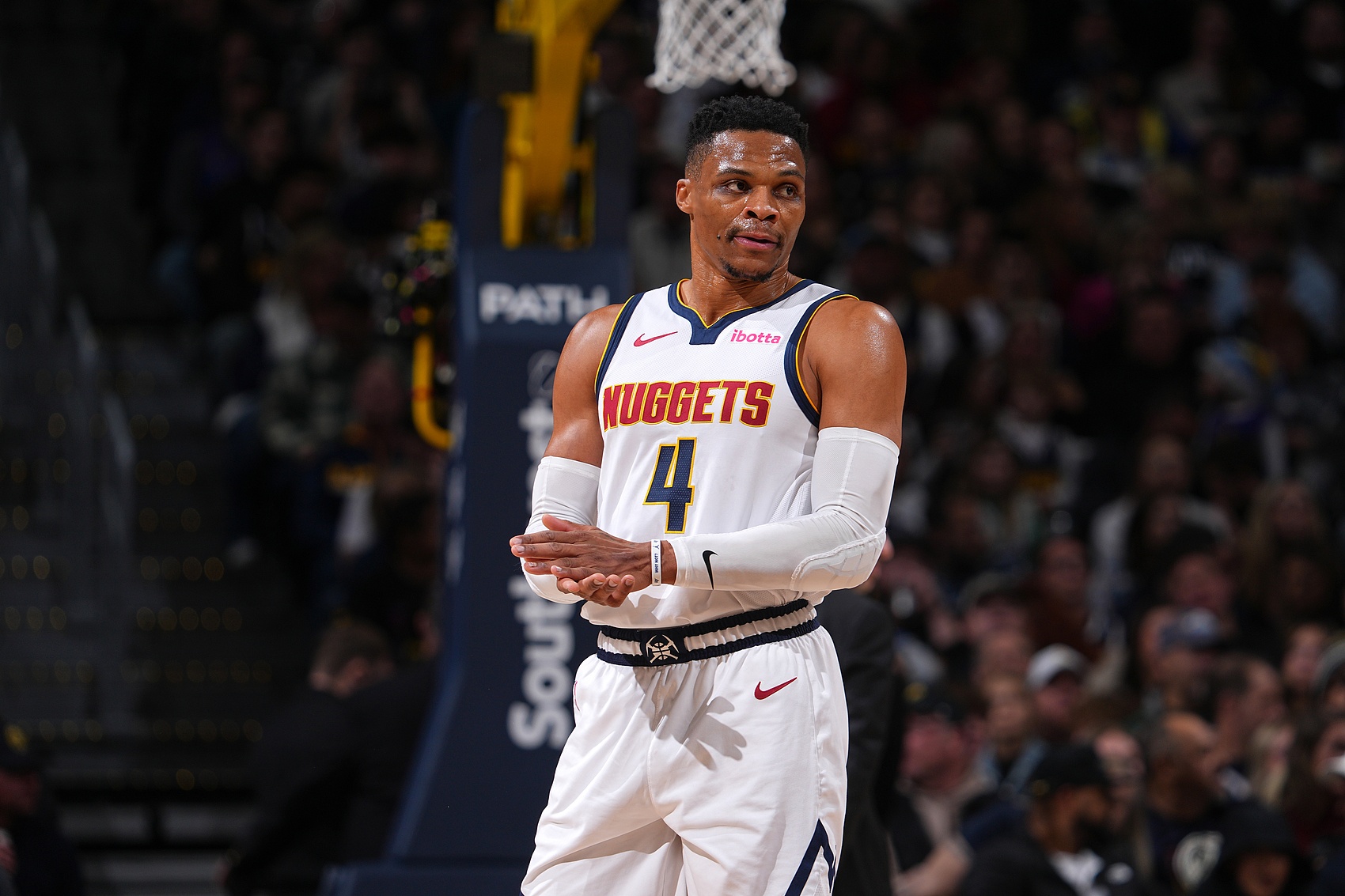  faker在德国队比赛中惊险取胜,出色防守引发热议的是谁 